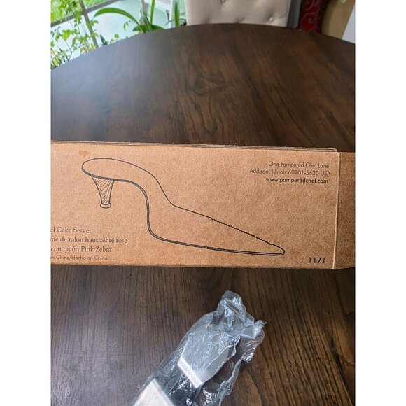 Pampered Chef Pink Zebra High Heel Cake Server #1171 Magnetic - Picture 2 of 12